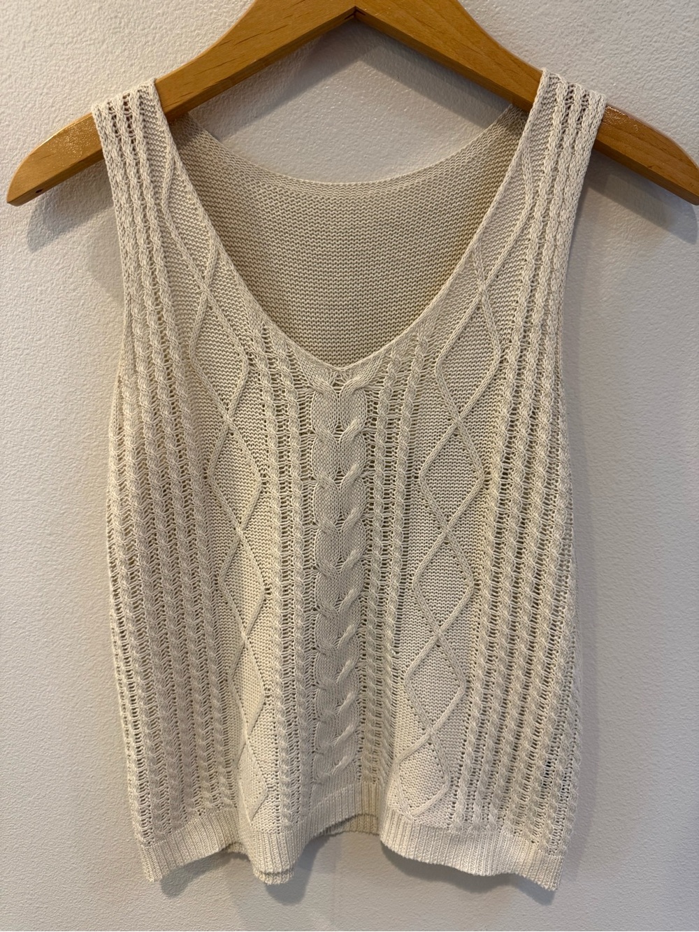 SHEIN Cream Cable-Knit V-Neck Sweater Tank